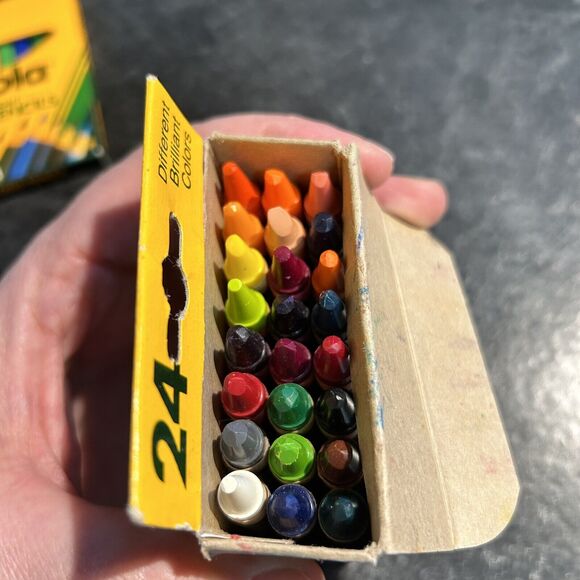 Vtg Crayola 1992 12 Pack Smooth Bright Colored Pencils & 1990 24 Pack Crayons - Picture 7 of 8